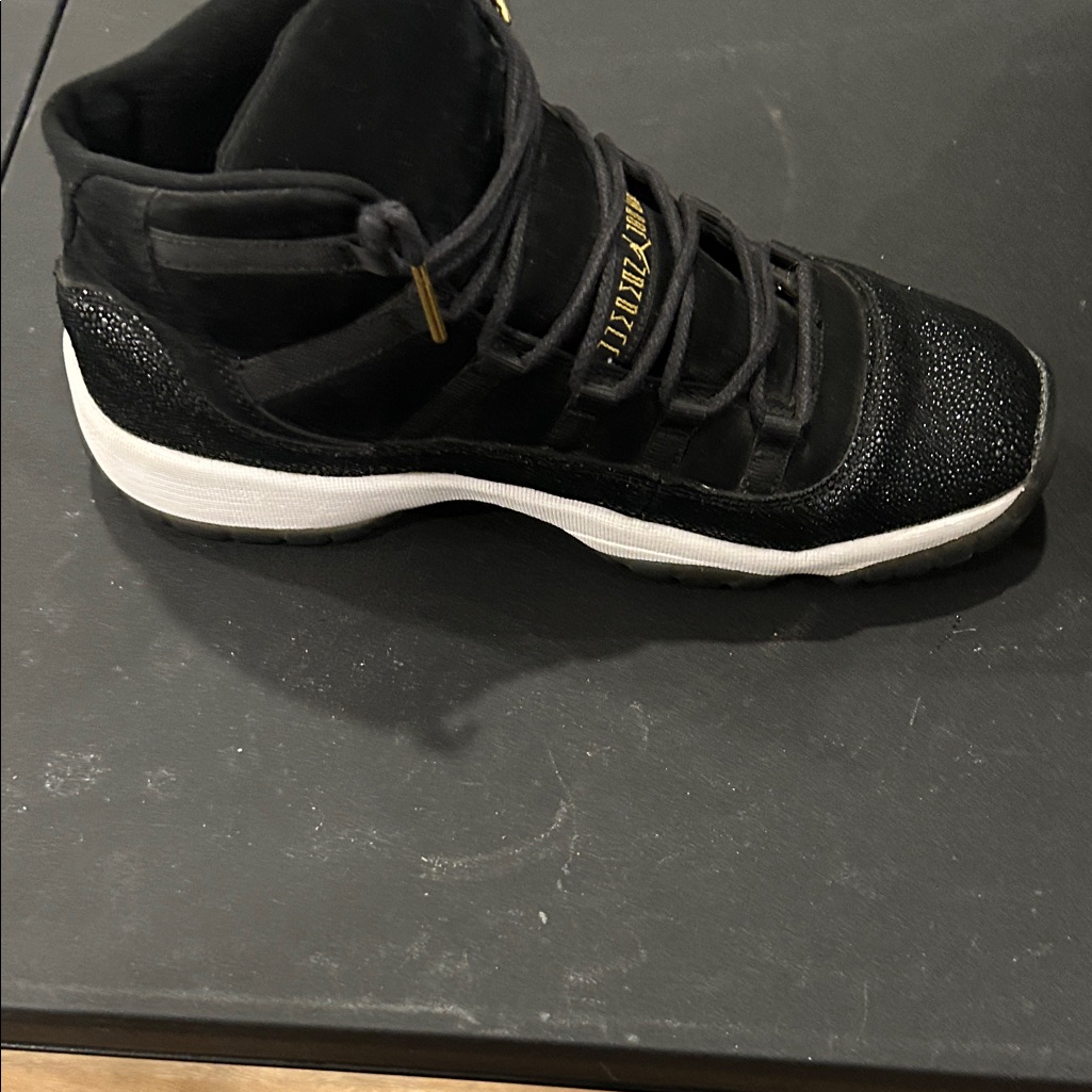 Retro Jordan 11 8y Black High-Top Glitter Sneakers